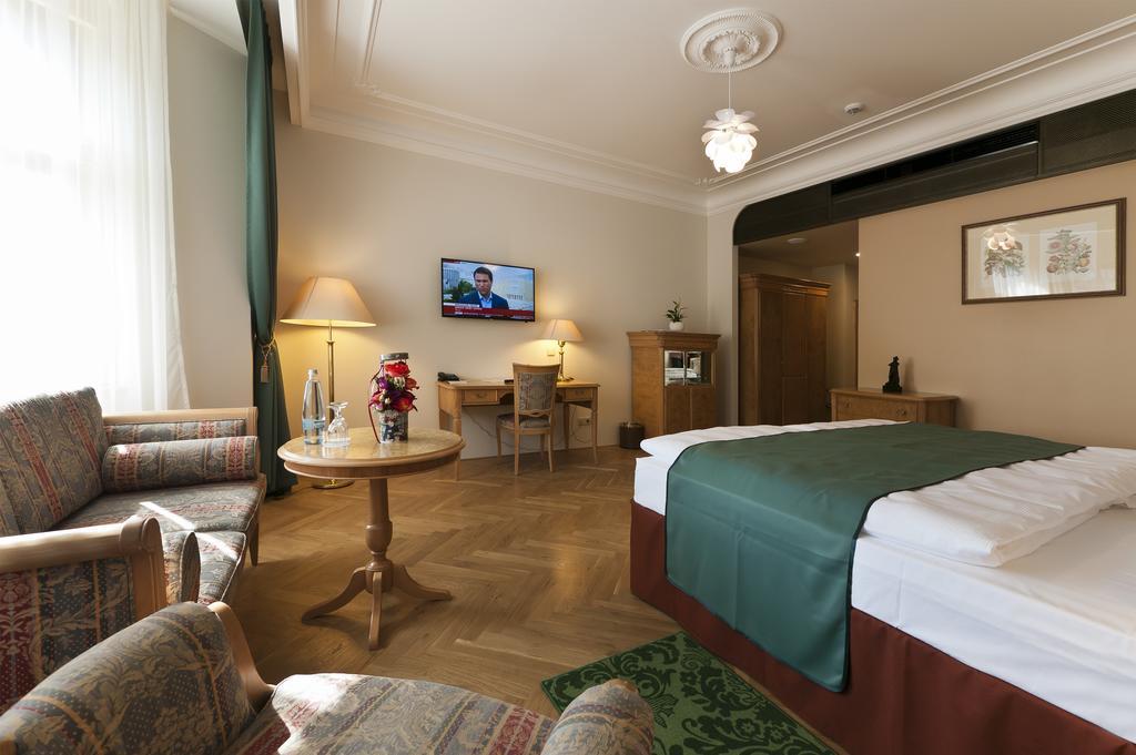 Grandhotel Ambassador Narodni Dum Карлови Вари Стая снимка